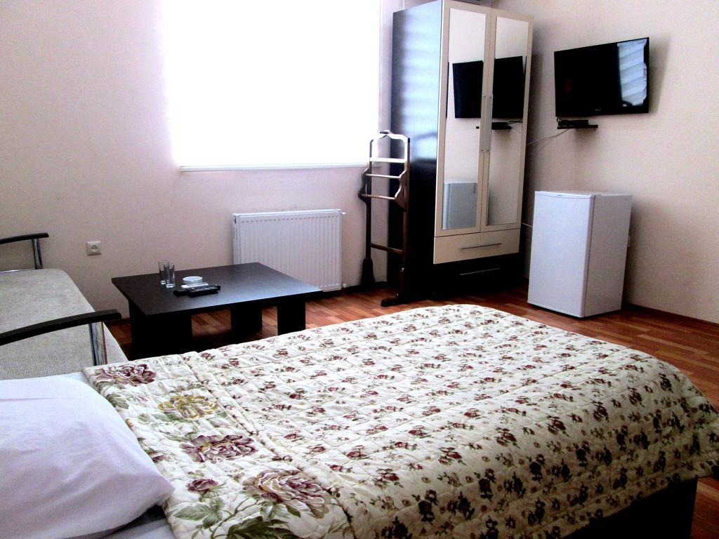 Max Comfort Hotel Kutaisi Exteriör bild