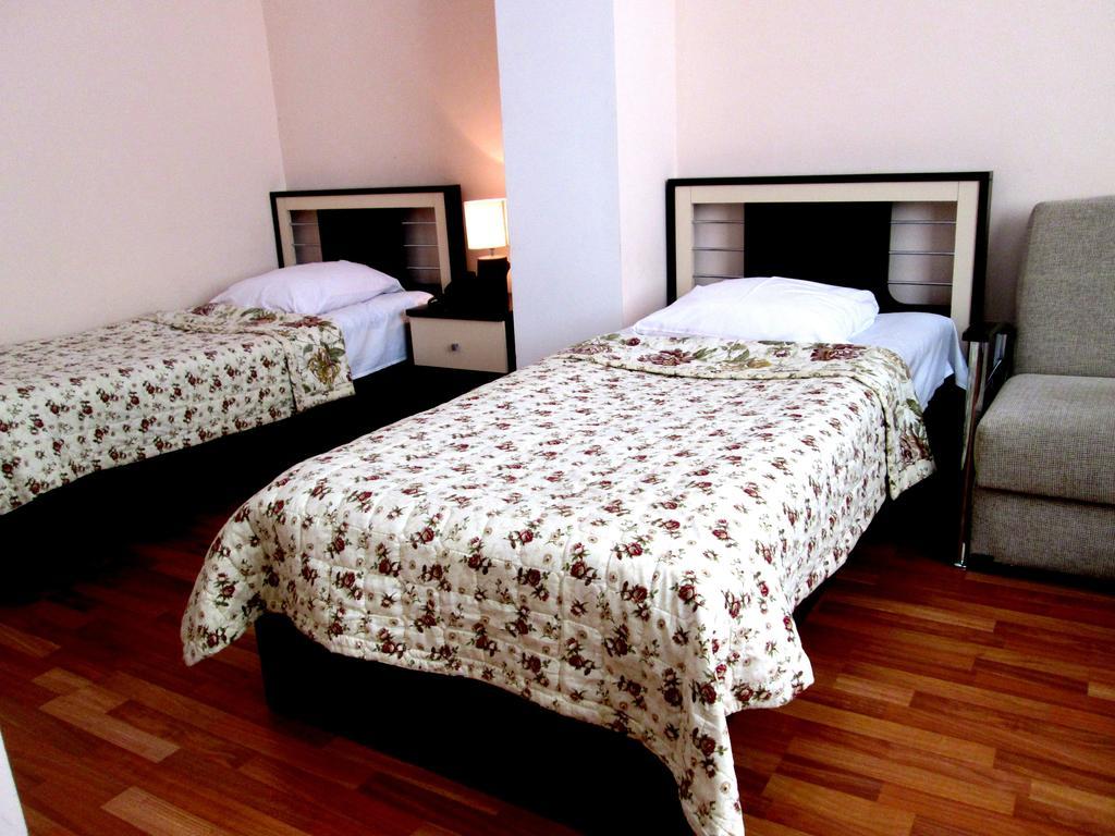 Max Comfort Hotel Kutaisi Exteriör bild