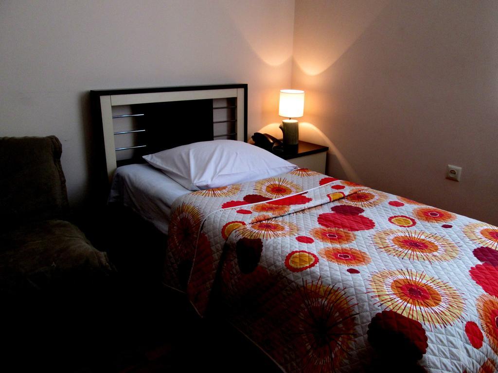 Max Comfort Hotel Kutaisi Rum bild