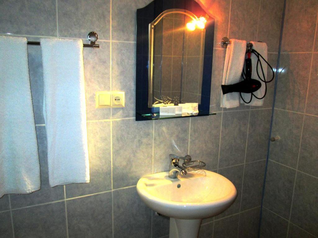 Max Comfort Hotel Kutaisi Exteriör bild